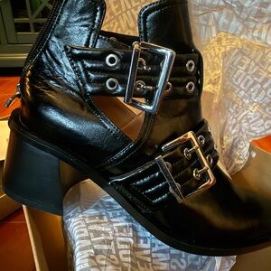 Brand New in Box Steve Madden Grazia